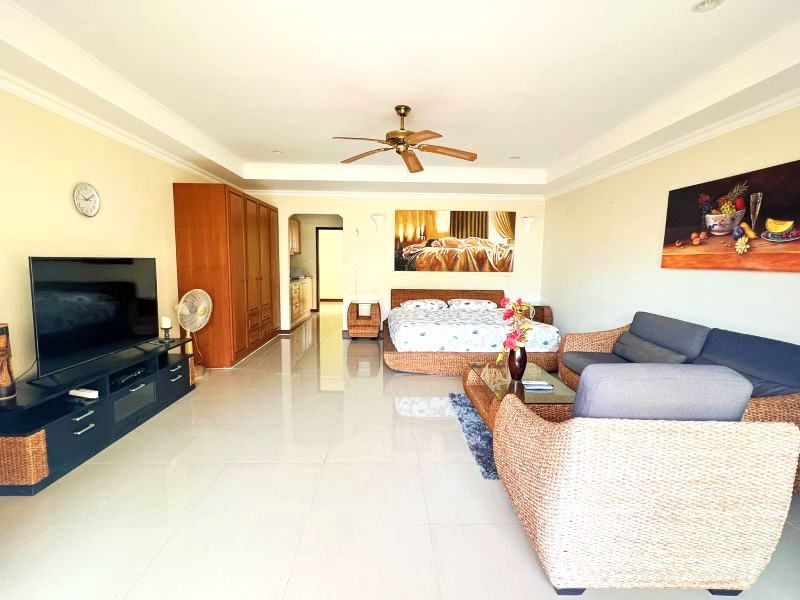 View Talay Residence 3, 56 sqm Studio 4th floor pool view