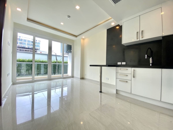 Grand Avenue , 36 sqm 1 bed 1st floor garden view