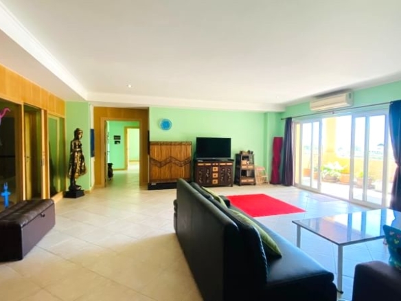 View Talay Residence 5, 184 sqm 2 beds 4th floor small sea view