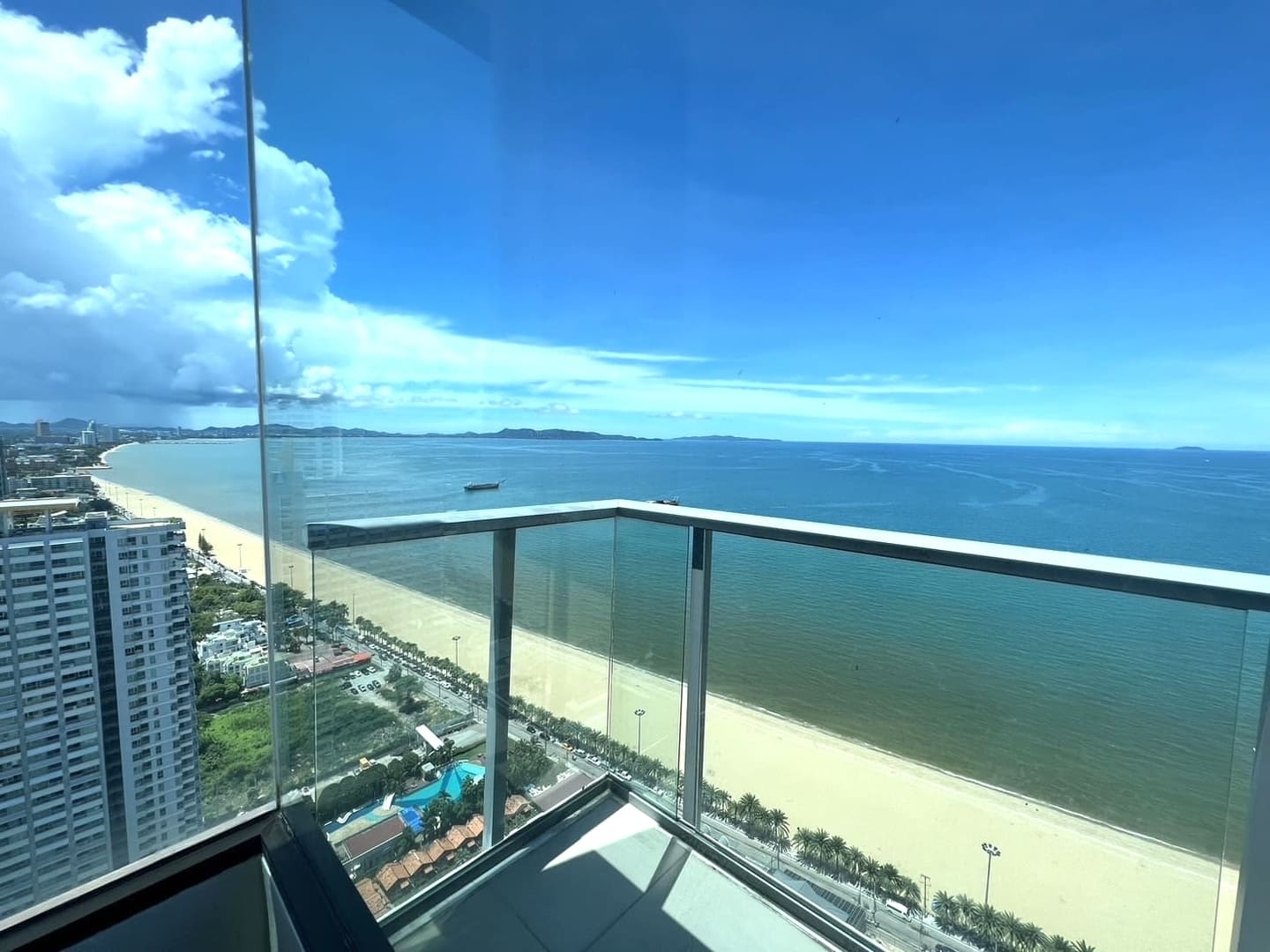 Aeras, 54.6 sqm 1 bedroom 32nd floor magnificent sea view