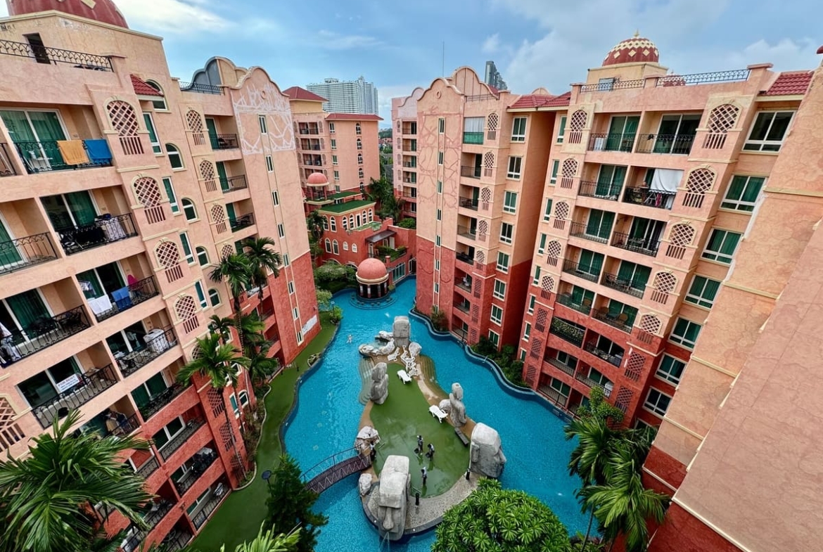 Seven Seas Resort, 36.65 sqm 1 bed 8th floor pool view