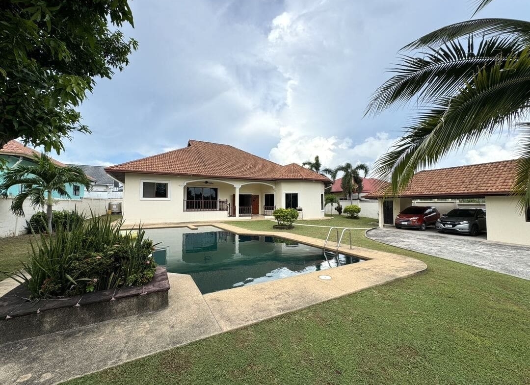 5 beds pool villa with 998 sqm of land near Laem Chabang Port