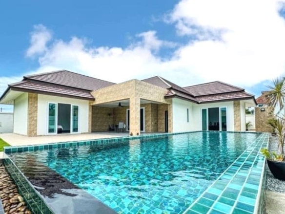 Near wat huai yai, 728 sqm of land, 3-bedroom pool villa, new house