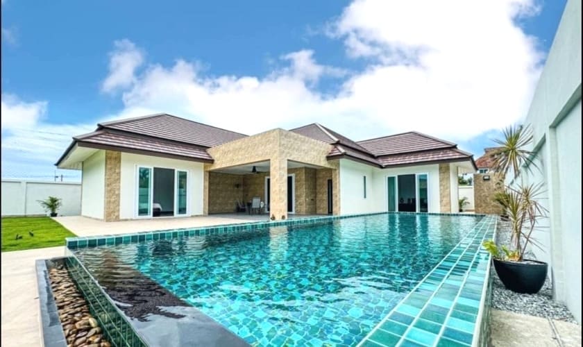 Near wat huai yai, 728 sqm of land, 3-bedroom pool villa, new house