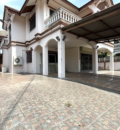 244 sqm land 2-storey villa in East Pattaya, near Makro large food supermarket