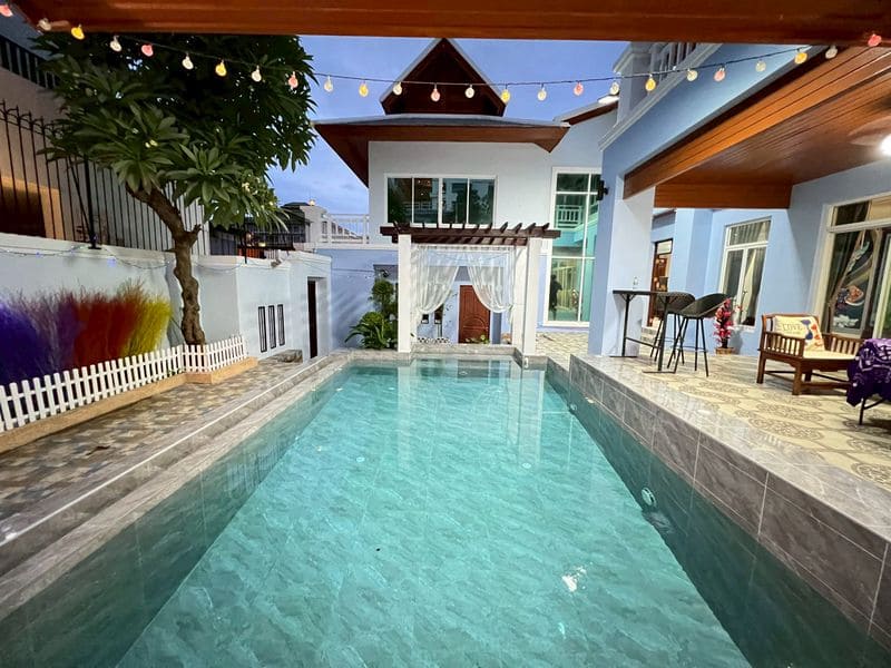 Land 420 sqm 4 bedrooms double storey pool villa in Phratamnak Pattaya