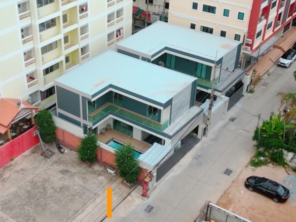 Brand new 250 sqm two-storey pool villa, near to walking street and Yinyom Beach