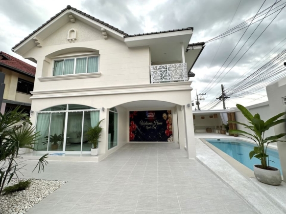 284 sqm 5-bedroom pool villa for sale at Country Club Villa, near Makro supermarket