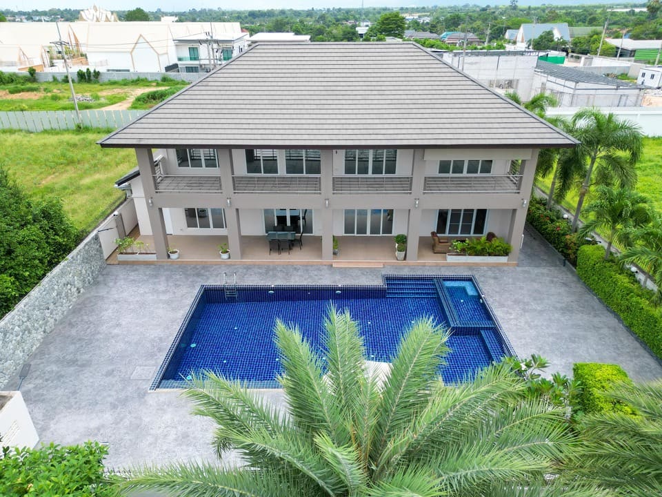 1,052 sqm of land, luxurious 5-bedroom 2-storey pool villa, near Chaknok Lake