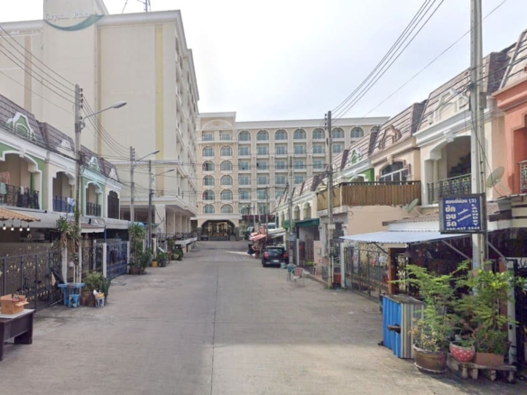 A townhouse with shops on the ground floor in the downtown area, next to a star-rated hotel