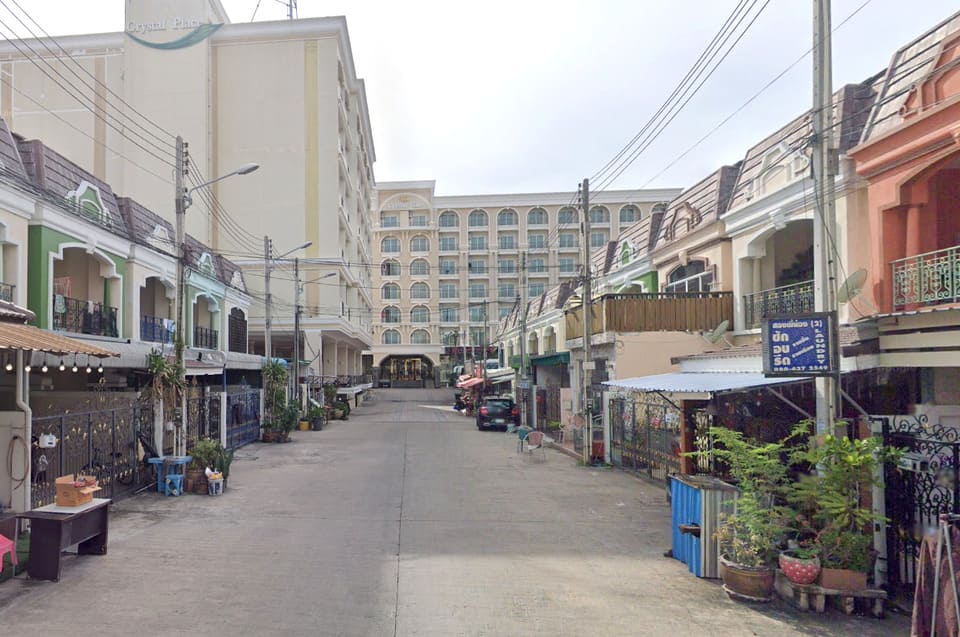 A townhouse with shops on the ground floor in the downtown area, next to a star-rated hotel