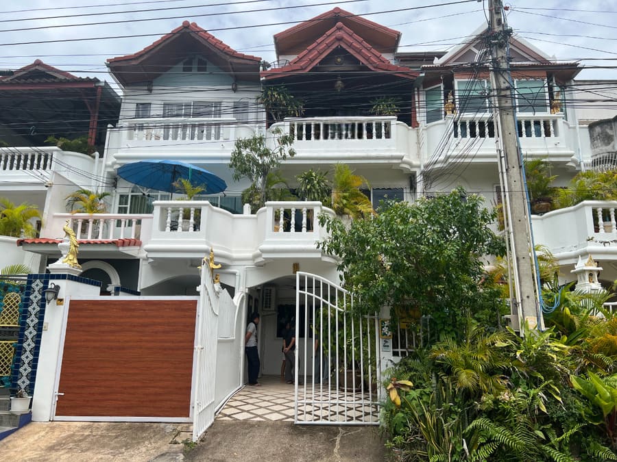 220 sqm four-story townhouse，located near the beach and city center