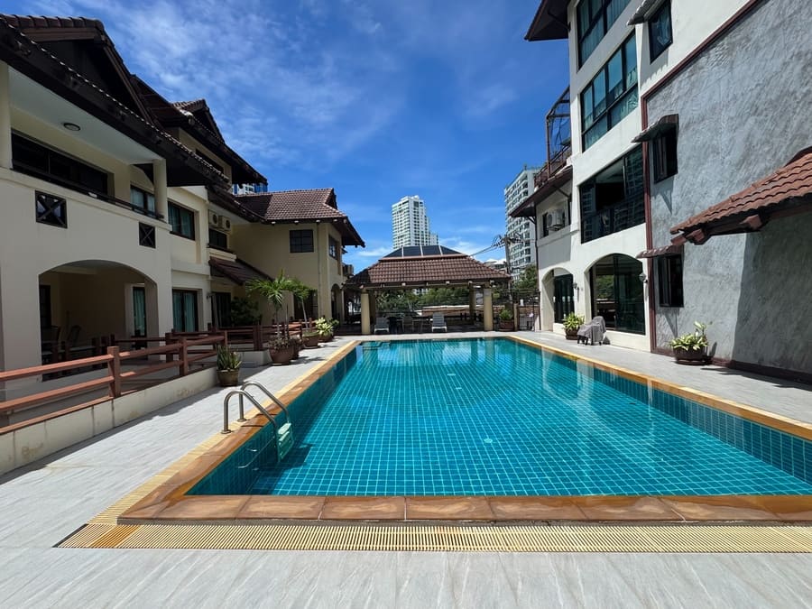 4-story villa with 6 bedrooms on a 200 sqm plot of land in Pratumnak, Pattaya