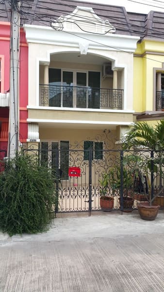 Townhouse 2 Storey For Sale in Town, next door to LK Crystal Place