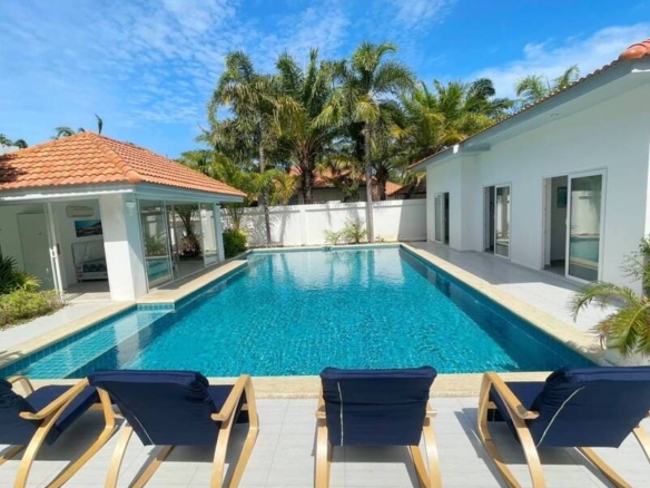 Majestic Residence — Private Beachfront Villa Estate, 816 m² Land with 12 Bedrooms
