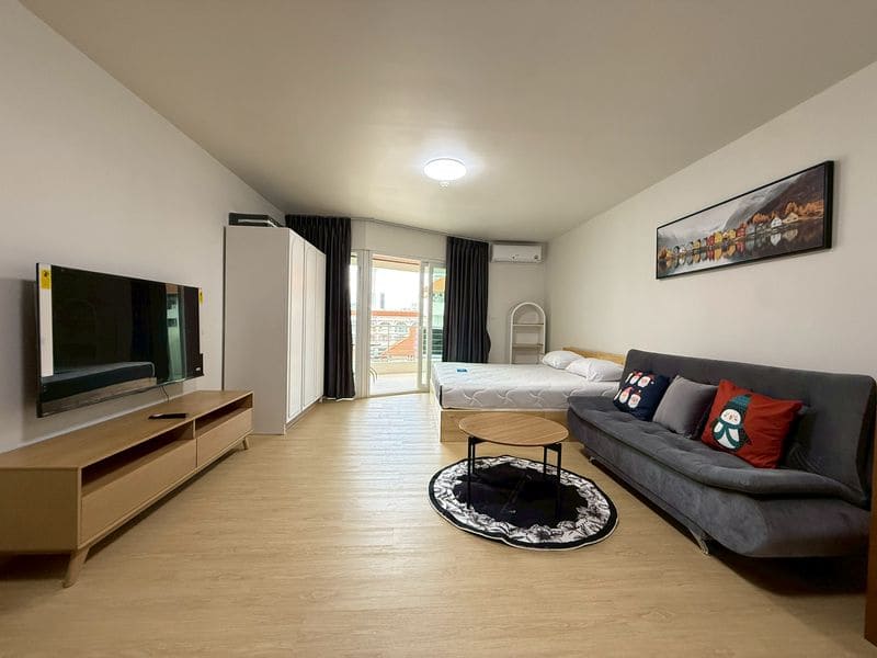 Jomtien Plaza Residence – Newly Renovated 45 sqm Studio