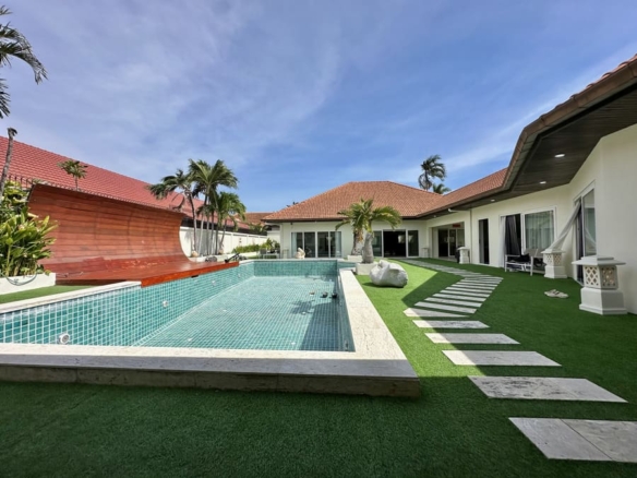 View Talay Villas | 1000 sqm Land, 6-Bedroom Pool Villa