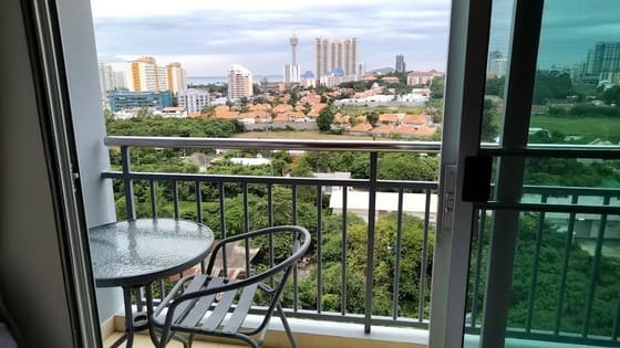 Supalai Mare Pattaya, 32 sqm studio with a small sea view