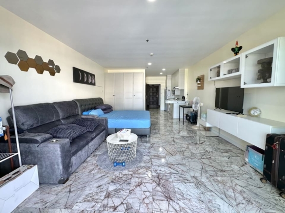 View talay 5C, 48 sqm studio on the 18th floor with sea view