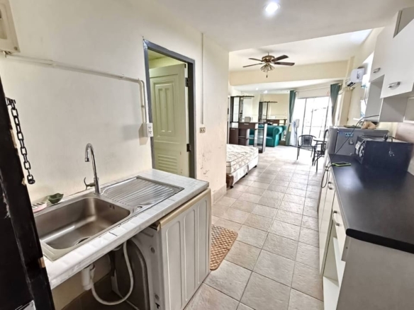 Royal Beach Condotel 皇家海滩公寓，38平米开间8楼小片海景，新装修