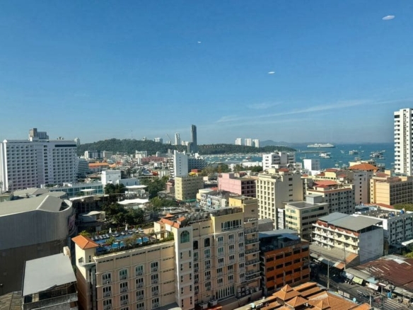 View talay 5C, 48 sqm studio on the 18th floor with sea view