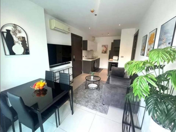 The Point Pratumnak 帕山之角，40平米1居室2楼，网球场景观