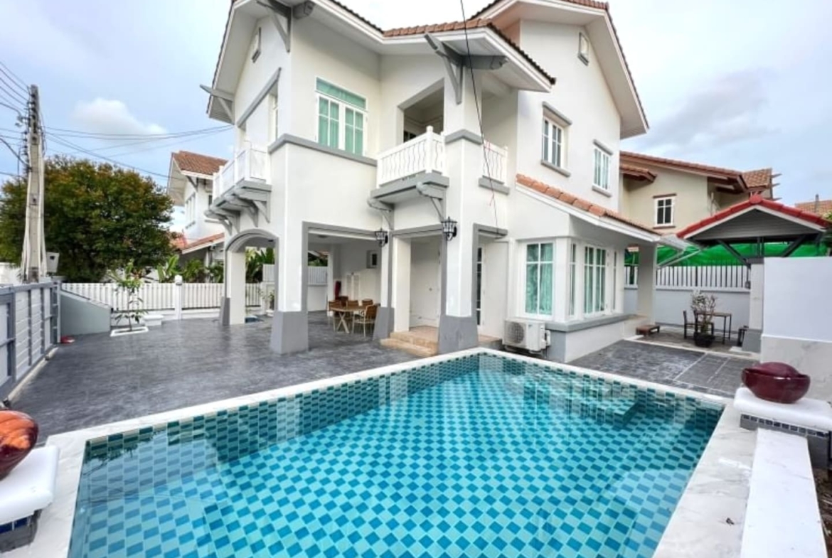 220 sqm 3 bedroom double storey pool villa in Jomtien Pattaya