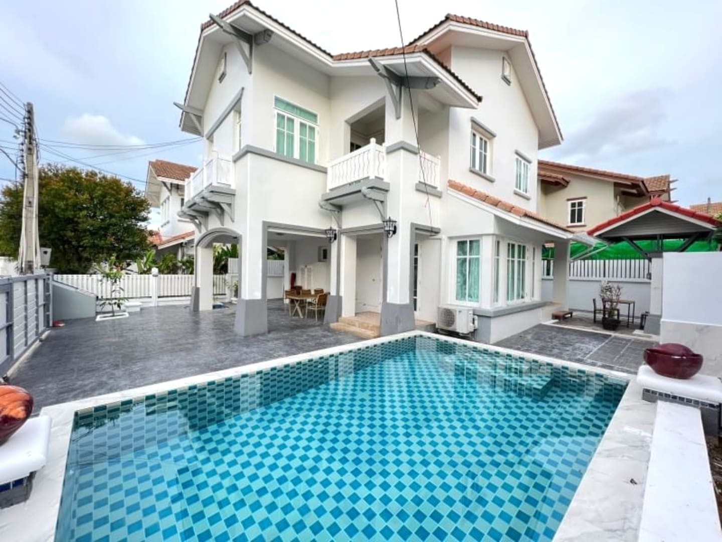 220 sqm 3 bedroom double storey pool villa in Jomtien Pattaya 220 sqm 3 bedroom double storey pool villa in Jomtien Pattaya