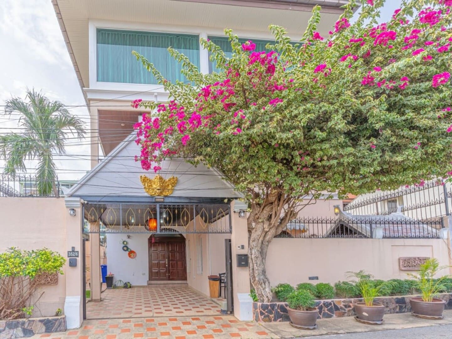 500 sqm 5 bedrooms sea view pool villa in the popular Yinyom beachfront resort area