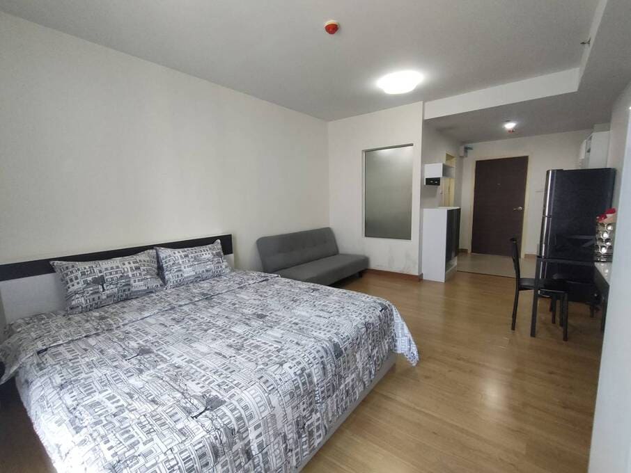 Studio Condo for Rent at Supalai Mare, Pattaya | 32 sqm | Partial Sea View