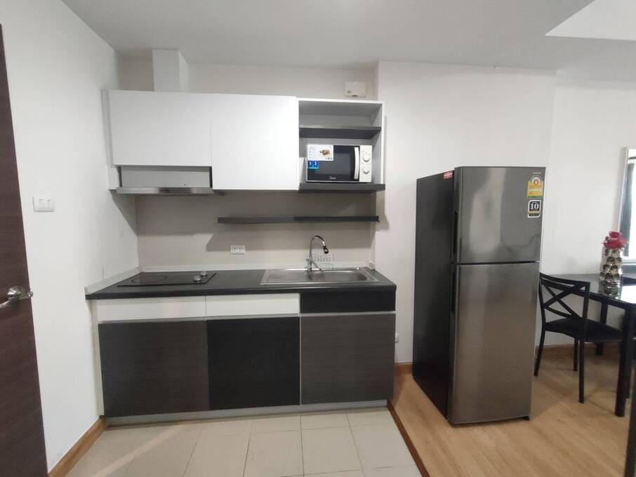 Studio Condo for Rent at Supalai Mare, Pattaya | 32 sqm | Partial Sea View