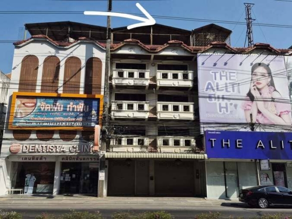 4-Storey Mixed-Use Building for Sale Opposite Thepprasit Night Market | Ground Floor Shop | High-Traffic Area