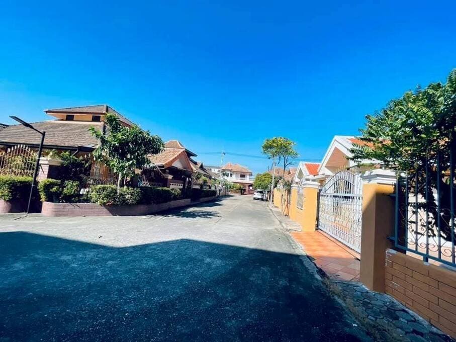市中心 Thanyawan Place Village（塔尼亚湾别墅村）3居平层别墅｜土地340㎡