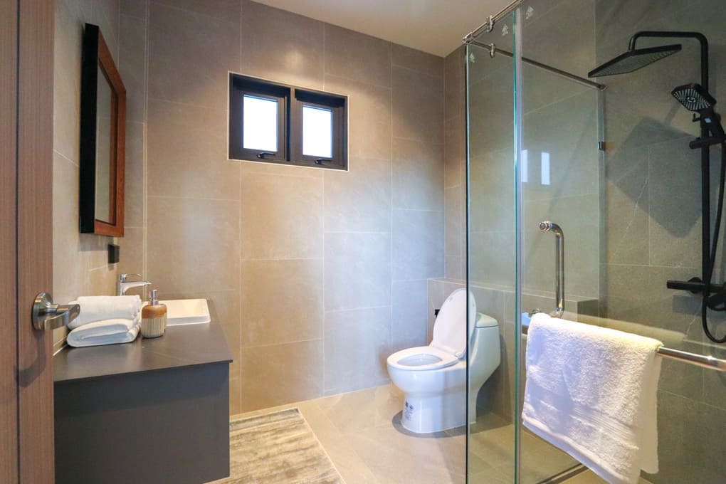 8BR Pool Villa for Rent at Aura City Center Pool Villa, Pattaya | 600 sqm House Area | 9 Bathrooms | Near Walking Street