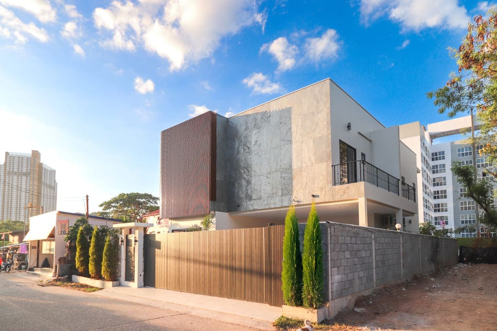 8BR Pool Villa for Rent at Aura City Center Pool Villa, Pattaya | 600 sqm House Area | 9 Bathrooms | Near Walking Street