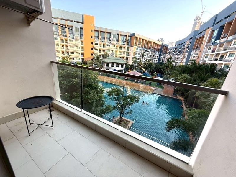 Studio Condo for Rent at Laguna Beach Resort 2, Pattaya | 24 sqm | Building D | 4th Floor | Pool View (D423)
