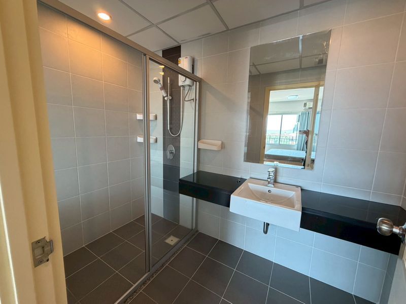 1BR Condo for Rent at Supalai Mare, Pattaya | 32 sqm | 19th Floor | Sea View
