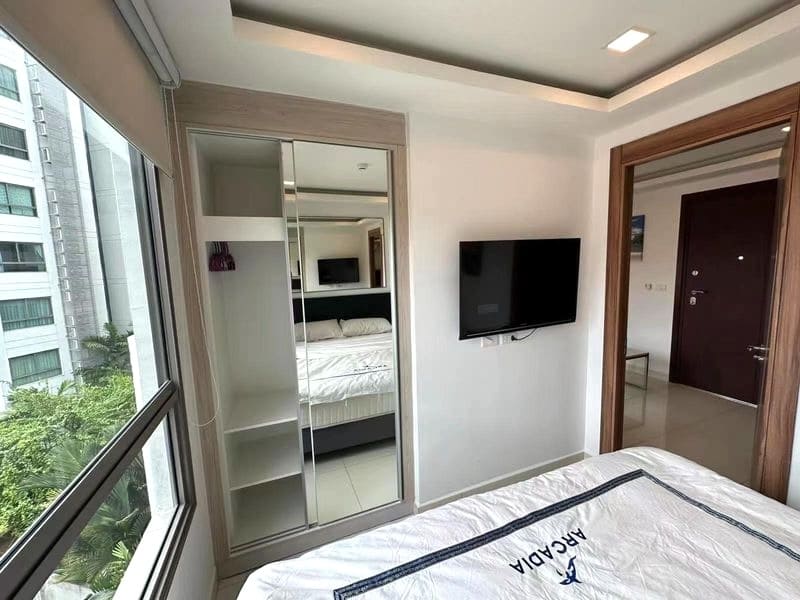 1BR Condo for Rent at Arcadia Beach Resort, Pattaya | 26 sqm | Building C, 4th Floor | Lagoon Pool