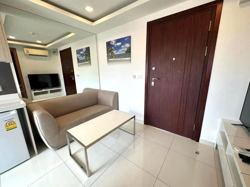 1BR Condo for Rent at Arcadia Beach Resort, Pattaya | 26 sqm | Building C, 4th Floor | Lagoon Pool