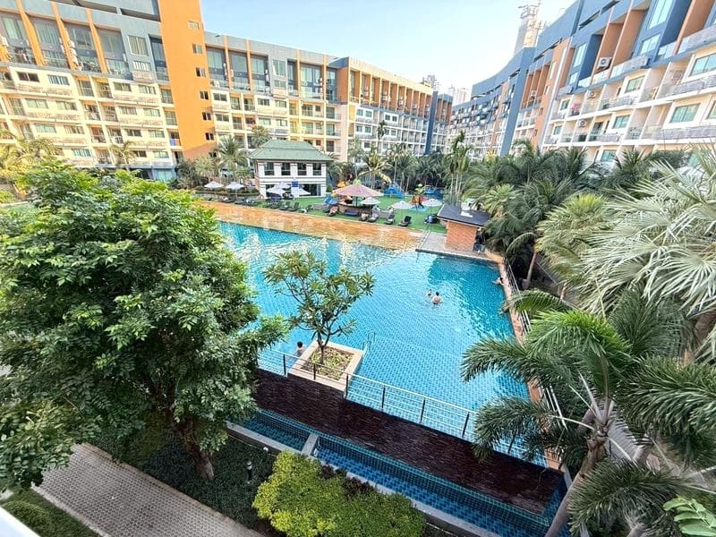Studio Condo for Rent at Laguna Beach Resort 2, Pattaya | 24 sqm | Building D | 4th Floor | Pool View (D423)