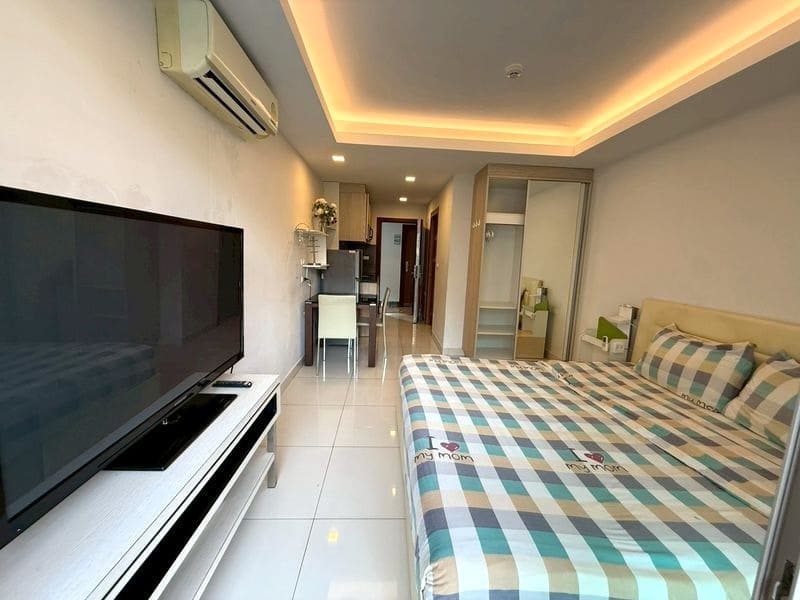 Studio Condo for Rent at Laguna Beach Resort 2, Pattaya | 24 sqm | Building D | 4th Floor | Pool View (D423)