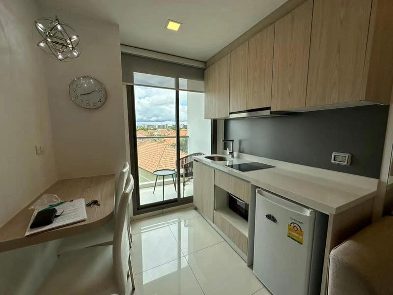 1BR Condo for Rent at Arcadia Beach Resort, Pattaya | 26 sqm | Building C, 4th Floor | Lagoon Pool