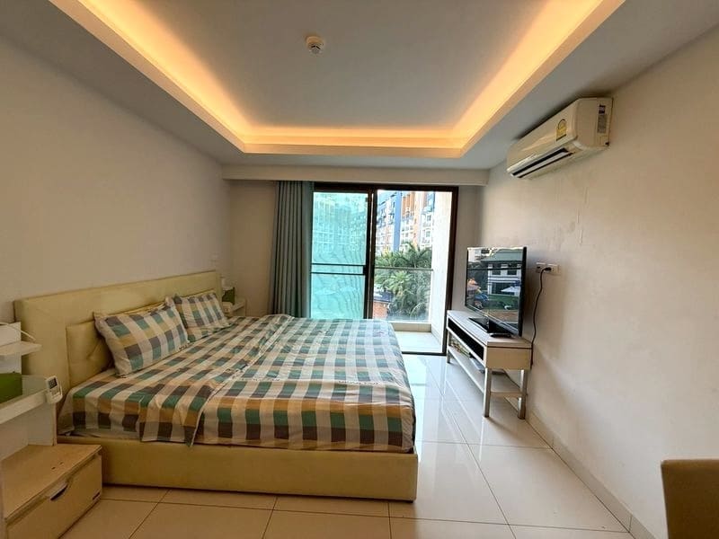 Studio Condo for Rent at Laguna Beach Resort 2, Pattaya | 24 sqm | Building D | 4th Floor | Pool View (D423)