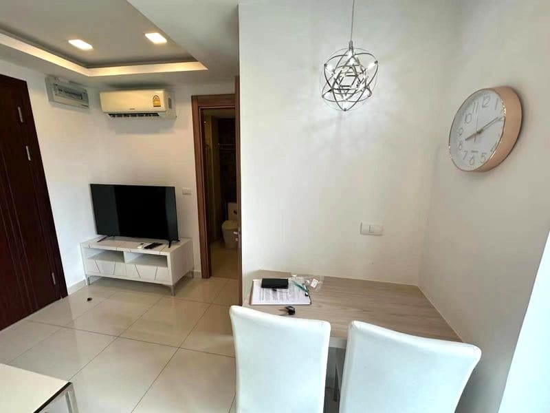 1BR Condo for Rent at Arcadia Beach Resort, Pattaya | 26 sqm | Building C, 4th Floor | Lagoon Pool
