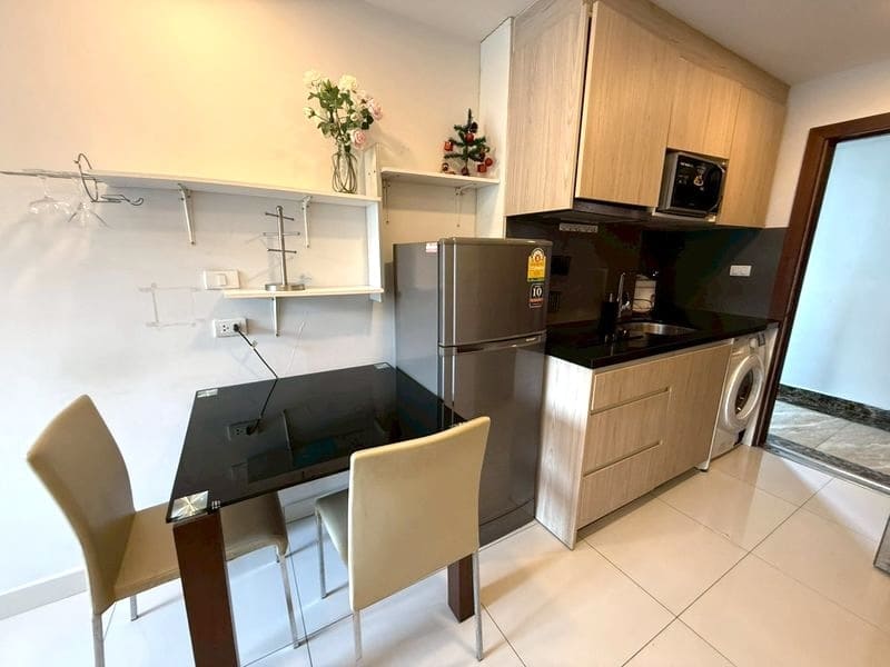 Studio Condo for Rent at Laguna Beach Resort 2, Pattaya | 24 sqm | Building D | 4th Floor | Pool View (D423)