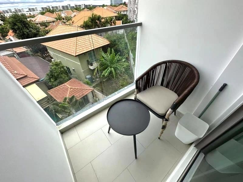 1BR Condo for Rent at Arcadia Beach Resort, Pattaya | 26 sqm | Building C, 4th Floor | Lagoon Pool