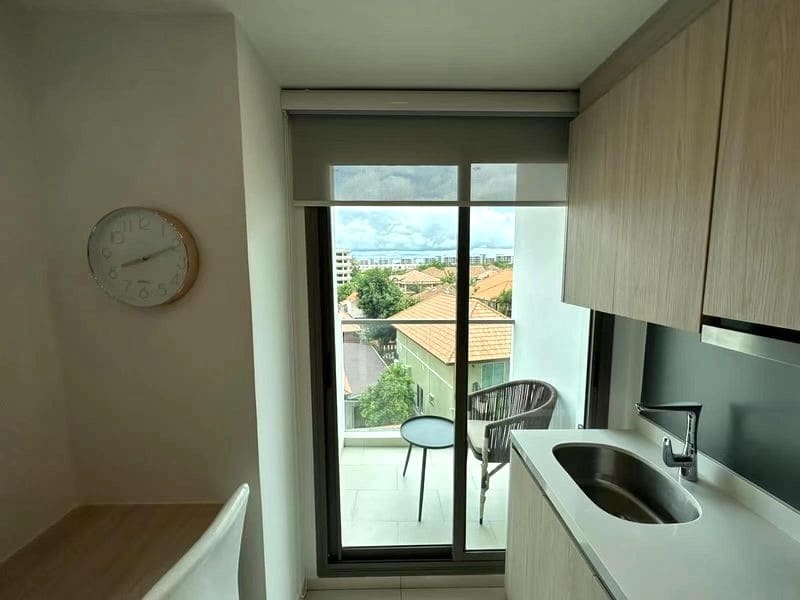 1BR Condo for Rent at Arcadia Beach Resort, Pattaya | 26 sqm | Building C, 4th Floor | Lagoon Pool