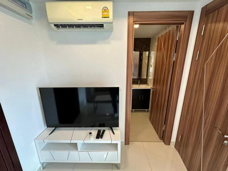 1BR Condo for Rent at Arcadia Beach Resort, Pattaya | 26 sqm | Building C, 4th Floor | Lagoon Pool
