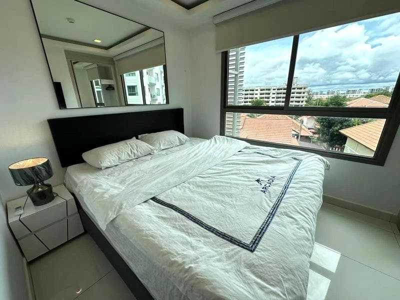 1BR Condo for Rent at Arcadia Beach Resort, Pattaya | 26 sqm | Building C, 4th Floor | Lagoon Pool