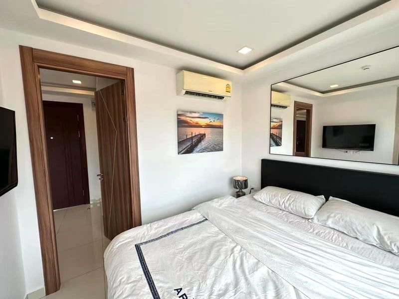 1BR Condo for Rent at Arcadia Beach Resort, Pattaya | 26 sqm | Building C, 4th Floor | Lagoon Pool